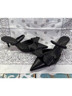 SCHUTZ Diane Heel 2" Black Leather Pump Leather Bows Womans Sz 5.5B EUC